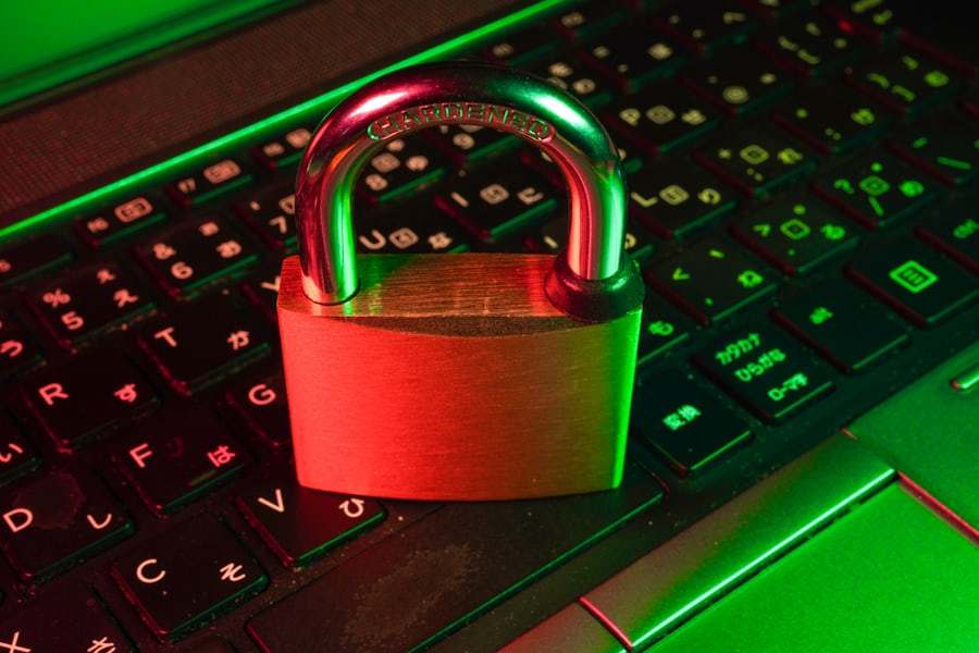 Gembok digital melambangkan keamanan akun daring